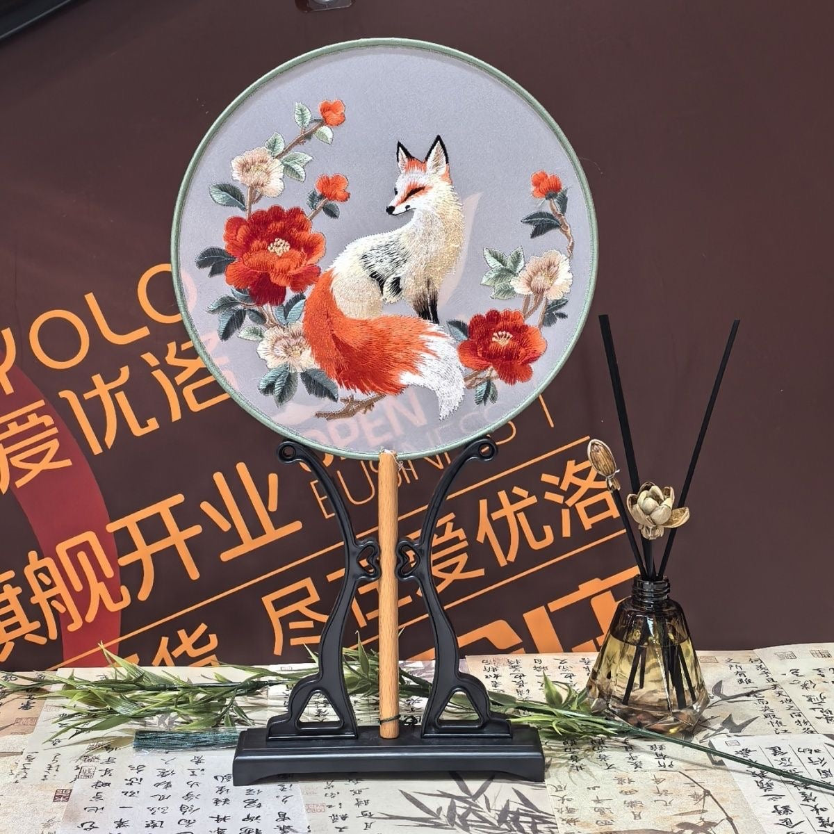 embroidered round fans（ over 4 pieces shipping