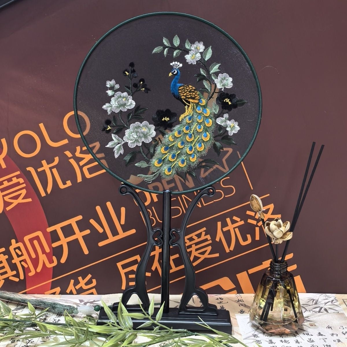 embroidered round fans（ over 4 pieces shipping