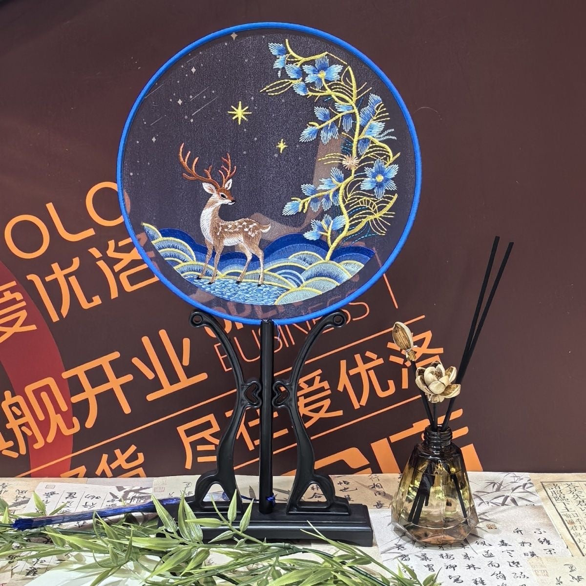 embroidered round fans（ over 4 pieces shipping